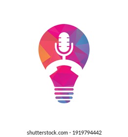 Llamar a un elemento de diseño de logotipo de iconos para la forma de la bombilla de podcast. Diseño del logotipo del podcast de teléfono