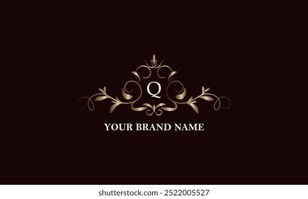 Ornamento elegante caligráfico con la letra inicial Q. Signo del negocio, monograma de la identidad para la marca de la compañía, emblema para el restaurante, Regalías, boutique, café, hotel, heráldico, joyería, moda.