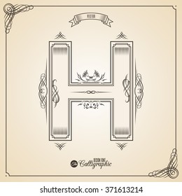 Kalligraphischer Film mit Symbolen für Border, Frame Elements und Einladung Design. Kollektion von Vektorglyph. Design-Elemente für Zertifikate und Dekor. Handgeschriebenes Retro-Federsymbol. Buchstabe H