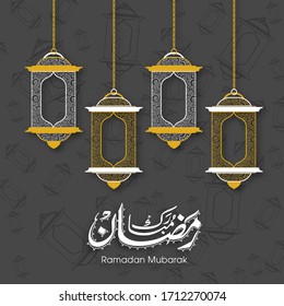 Kalligrafischer Text von Ramadan Mubarak übersetzt in arabischer Sprache mit Lampen zum Feiern des muslimischen Gemeindefestivals.