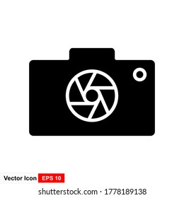 Camera icon design. Photo camera icon in trendy flat style design. Vector illustration.