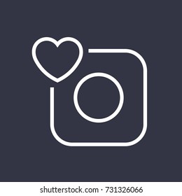 A camera icon with a heart. I like this photo. Editable stroke. Like camera, favorite photo
