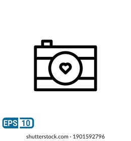 icono de cámara con un símbolo de corazón en línea aislado en fondo blanco. ilustración vectorial de fotografía. EPS 10