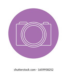 icono de cámara sobre el círculo púrpura y fondo blanco, ilustración vectorial