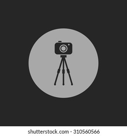 Camera on tripod icon