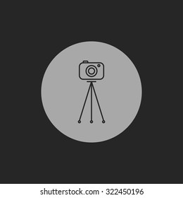 Camera on tripod icon