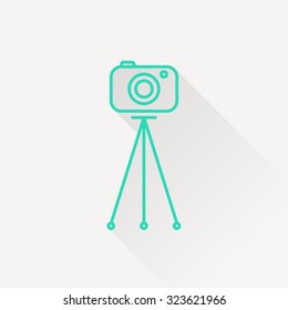 Camera on tripod icon