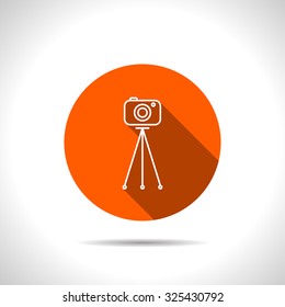Camera on tripod icon