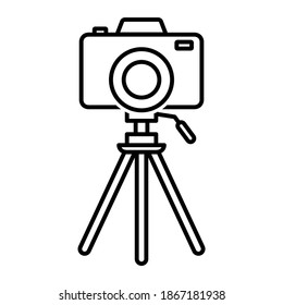 Cámara en icono de trípode en diseño de diseño de diseño de contorno. Ilustración vectorial aislada en fondo blanco.