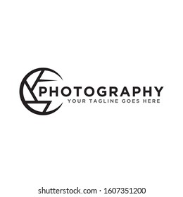Camera shutter logo icon. Photograph logo template. Modern design on white background.