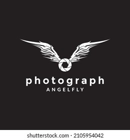 camera shutter with wings logo design vector