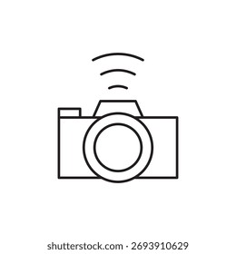 Símbolo de cámara con ondas de transmisión para seguridad o transmisión en vivo.