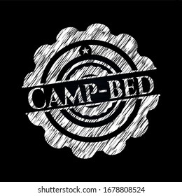 Emblema de tiza en cama de campo escrito en una pizarra. Ilustración vectorial. Detallado.