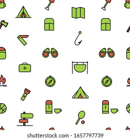 Actividades de acampada sin fisuras. patrón con objetos de contorno de color. Fondo de camping.Fondo de pantalla de viaje.