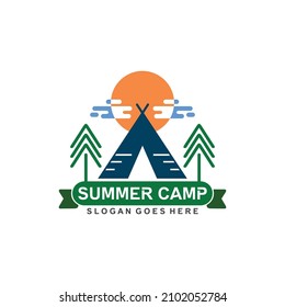 Vector de diseño de logotipo de placa de camping