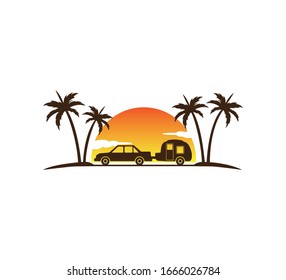 Campingwagen und Anhänger am Sonnenuntergang mit Palmen für Sommerferien Camping Vektorillustration Logo-Vorlage