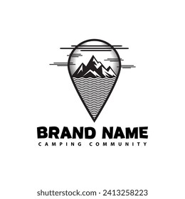 diseño de logotipo comunitario de camping con elementos de sol de montaña y lobo