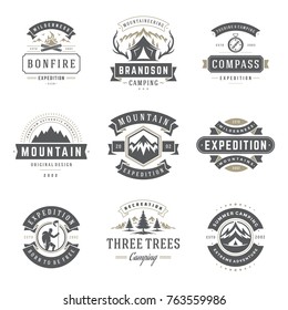 Camping logotipos modelos elementos de design vetorial e silhuetas conjunto, montanhas de aventura ao ar livre e expedições florestais, emblemas estilo vintage e emblemas ilustração retro.