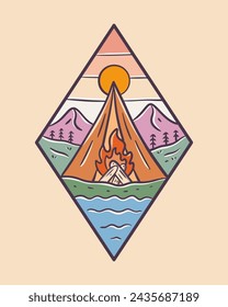 Camping cerca del río calentado por la hoguera bajo las hermosas montañas, diseño para la insignia, camiseta, etiqueta engomada, arte del vector de la insignia