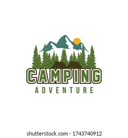 emblemas de camping y aventura al aire libre, logos y insignias. Tienda de campaña en el bosque o montaña. Equipo de campamento. Vector.