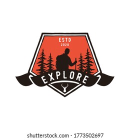 diseño de logotipo en camping y al aire libre