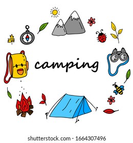 Camping-Set im Cartoon-Stil. Rucksack, Feuer, Bécole, Kompass, Zelt, Berge, Insekten, Blätter auf isoliertem weißem Hintergrund. Die Elemente sind in einem Kreis angeordnet. Natur, Waldferien, Camping