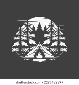 Camping Zelt Fichtenfeuer Fichtenwald Tourismus stoppen Sommer Expedition zum Hemd drucken Vintage Ikone Vektorgrafik. Campingwanderung Erholung Outdoor Abenteuer Reise Freizeit Entdeckung der Natur Entdeckung