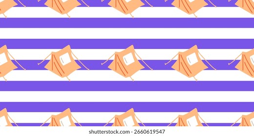 Camping Tent Verano Patrón sin fisuras. Modelo inconsútil con las tiendas de campaña anaranjadas en estilo plano de la historieta. Diseño de viaje de verano al aire libre con fondo violeta rayado y ambiente de aventura, aislado.