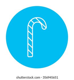 Icono de la línea de caña de caramelo para web, móvil e infografía. Icono de blanco vector en el círculo azul claro aislado en fondo blanco.