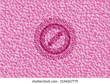 icono de caramelo dentro del emblema rosa con fondo de burbujas. Vintage. Ilustración vectorial. Detallado. 