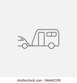 Auto mit Caravan Linie Symbol für Web, Mobile und Infografiken. Vektorgrafik, dunkelgraues Symbol einzeln auf hellgrauem Hintergrund.