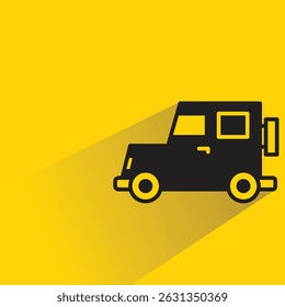 Icono del coche con la sombra en el fondo amarillo