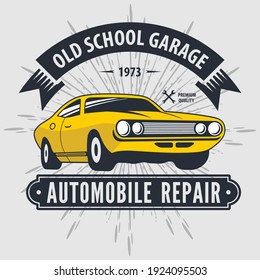 Servicio de reparación de coches, concepto de diseño de logotipo vintage con retro-coche clásico. Ilustración del vector