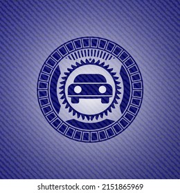 coche visto desde el icono frontal dentro del emblema con fondo jean. 