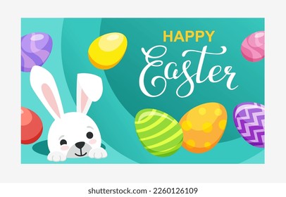 Tarjeta con brillantes huevos de Pascua, caligrafía texto Feliz Pascua y linda conejita mira fuera del agujero