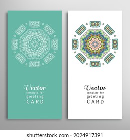 Cartas o invitaciones ambientadas con ornamento tribal étnico mandala, doodle floral de patrón geométrico para boda, novia, día de San Valentín, tarjeta de felicitación o invitación de cumpleaños. Fondo decorativo colorido