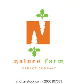 Gemüse von Karotten auf weißem Hintergrund. Logo der Naturfarm. Vektorgrafik. Konzept von Buchstabe N. 