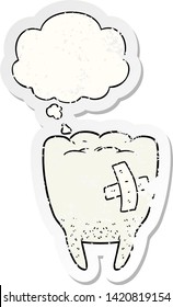 caricatura de dientes malos con burbuja de pensamiento como pegatina gastada angustiada