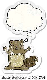 castor de desenho animado com bolha de pensamento como um adesivo desgastado angustiado