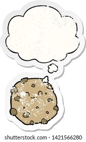 bizcocho de dibujos animados con burbuja de pensamiento como pegatina gastada angustiada