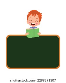 Niño de caricatura leyendo un libro en el tablero.