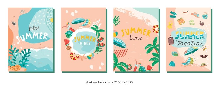 Colección de caricaturas de carteles de verano con la orilla del mar, palmeras, conchas, cosas para la relajación y letras de manos. Conjunto de tarjetas para la temporada de verano. Fondos de colores de Vector con Formas abstractas.