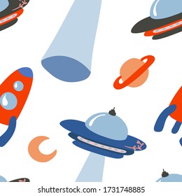 Cartoon farbenfrohe Set nahtlose Muster mit UFO Raketenraumschiff Mond und Sternen auf weißem Hintergrund. Tapete, Druck, Verpackung, Papier, Textildesign. Flachbilddarstellung