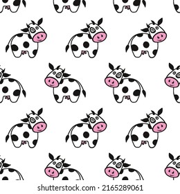 Patrón sin fisuras de vaca caricaturizada, heifer divertida sobre fondo blanco. Arte de estilo infantil para ropa de bebé, textiles, tela, papel pintado, papel envuelto. Textura animal de granja, ilustración vectorial dibujada a mano
