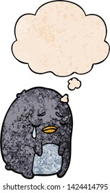 caricatura llorando pingüino con burbuja de pensamiento al estilo de textura gruesa