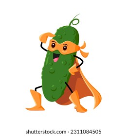 Caricatura pepino súper héroe personaje vegetal. Vegetales verdes divertidos aislados que parecen listos para la hazaña. Alegre cuento de hadas comida saludable, vitamina superhéroe niños menú personal en capa y máscara