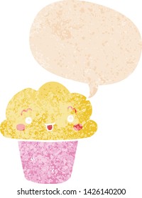 Cartoon Cupcake mit Gesicht mit Sprachblase in brüchiger Retro-strukturierter Stil