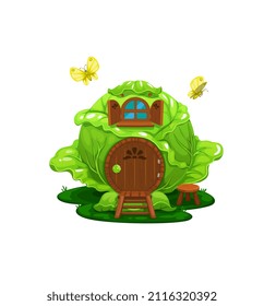 Caricatura de cuento de hadas de col, gnome vectorial o casa de hadas en verduras maduras con puerta de madera, ventana y mariposas voladoras. Edificio de fantasía con hojas verdes, linda vivienda para el elfo del jardín