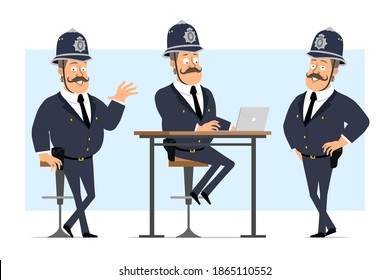 Caricatura de un gracioso personaje de policía gordo británico con casco y uniforme. Niño posando y trabajando en una laptop. Listo para la animación. Aislado sobre fondo azul. Conjunto de vectores.