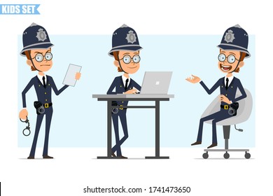 Caricatura de un gracioso personaje de policía británico con casco, gafas y uniforme. Listo para la animación. Niño trabajando en una laptop, con esposas y notas. Aislado sobre fondo azul. Conjunto de iconos del vector.